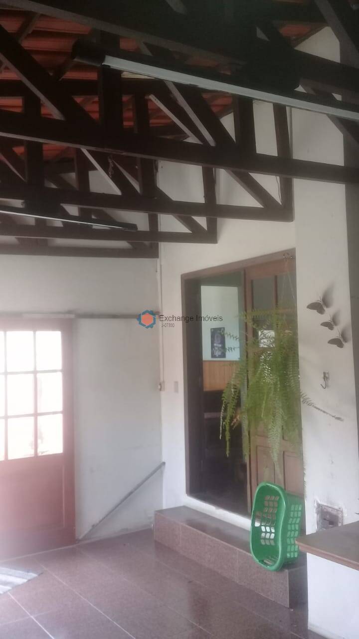 Casa à venda com 3 quartos, 200m² - Foto 4