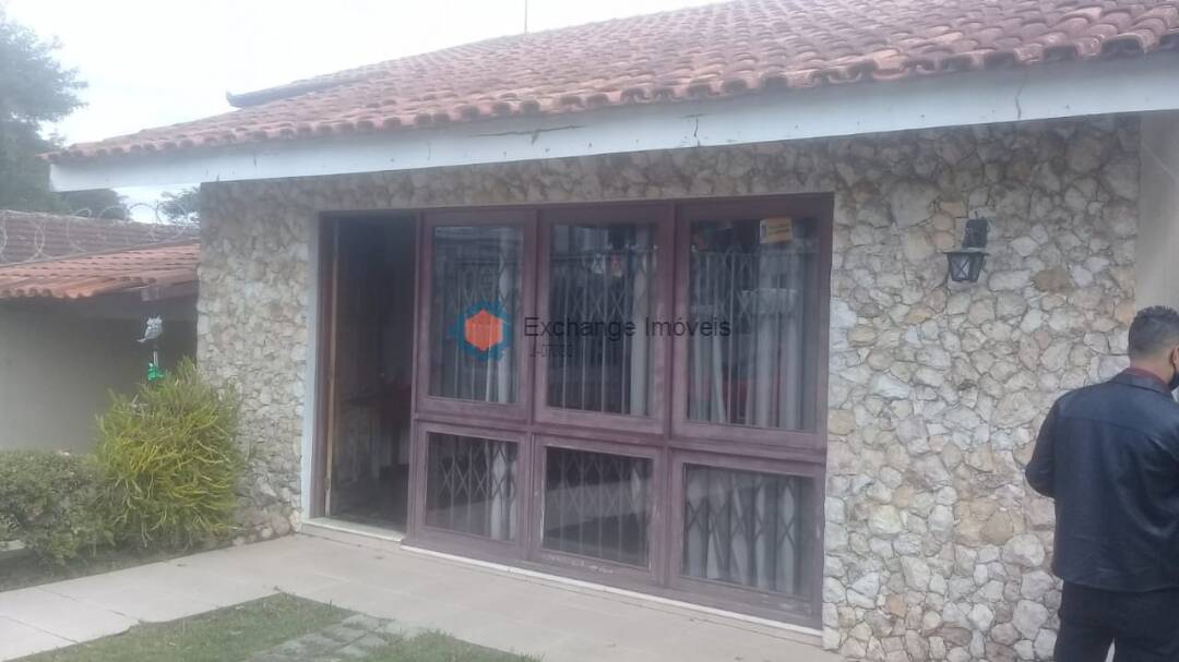 Casa à venda com 3 quartos, 200m² - Foto 2