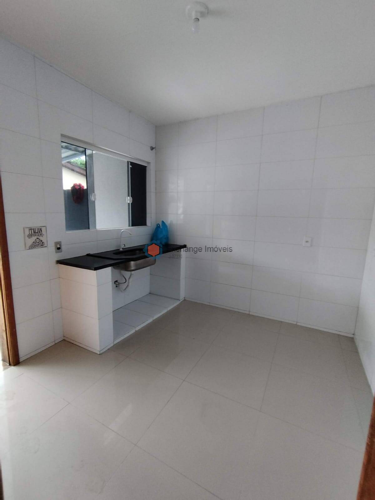 Casa à venda com 2 quartos, 60m² - Foto 4