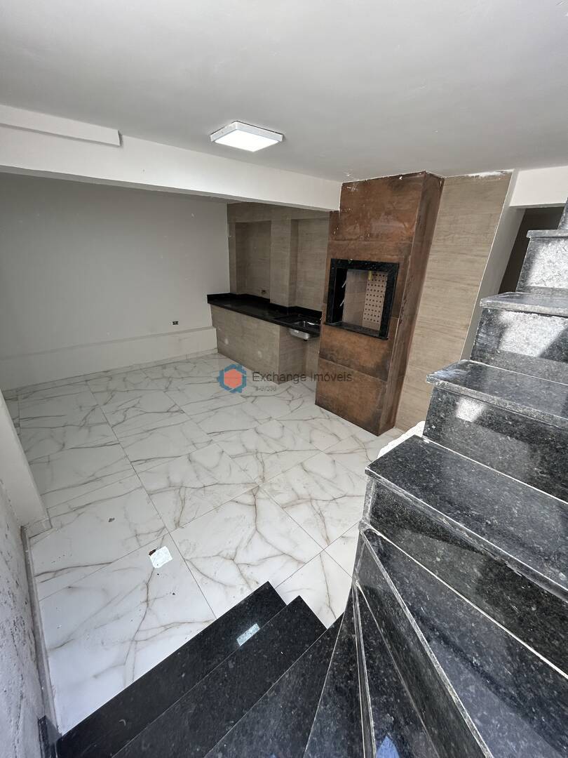 Casa à venda com 3 quartos, 71m² - Foto 2