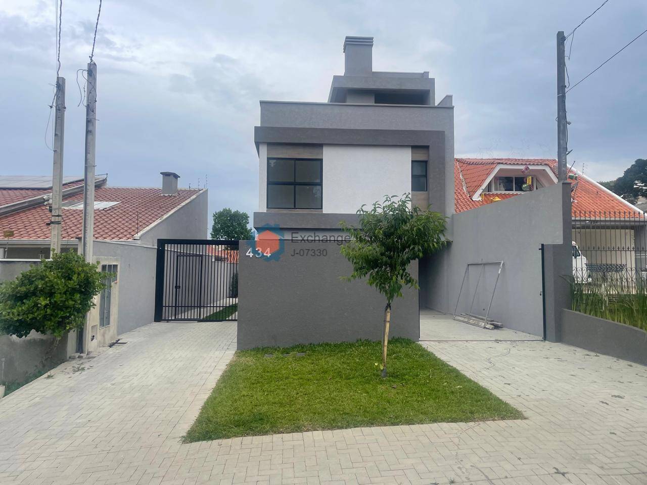 Casa à venda com 3 quartos, 114m² - Foto 1